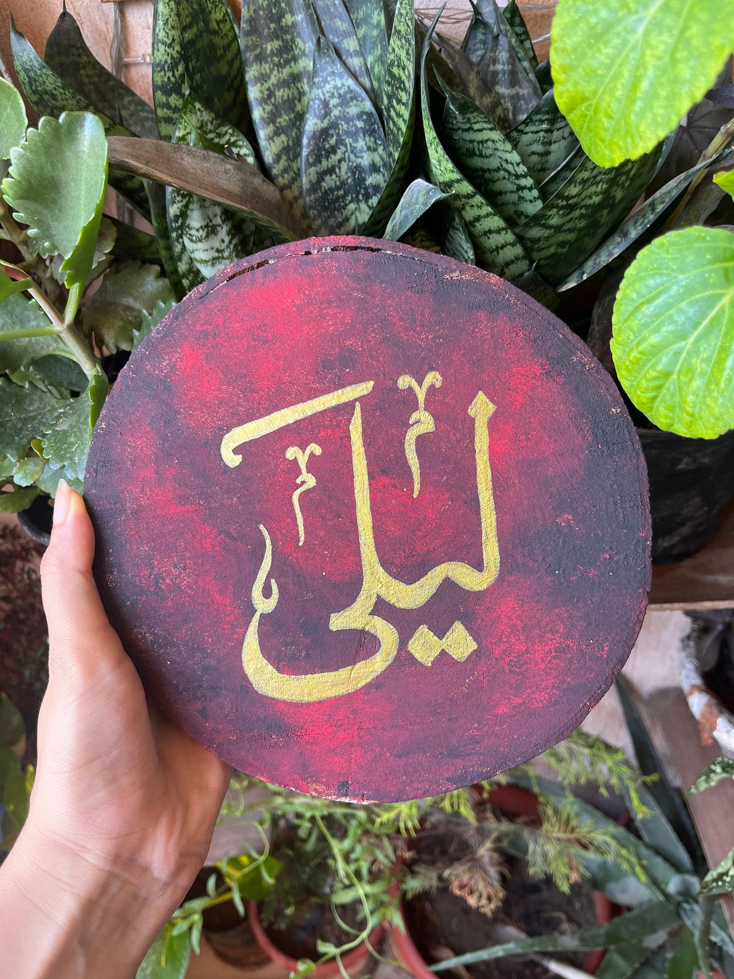 شريحة خشبية بخط عربي ليلى